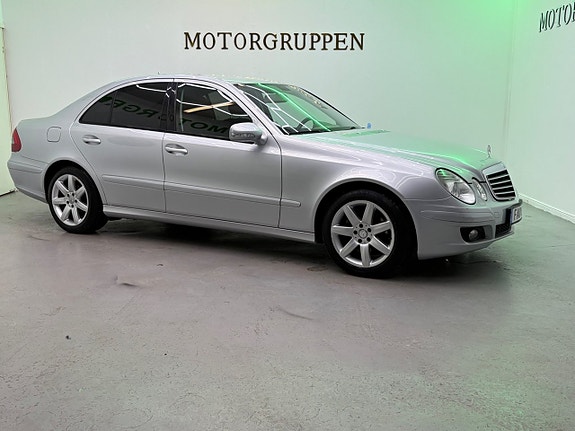 Mercedes-Benz E220 3 of 5