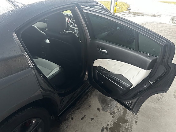 Dodge Charger 7 of 19