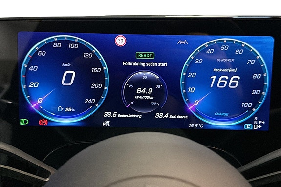 Mercedes-Benz CLA350 18 of 24