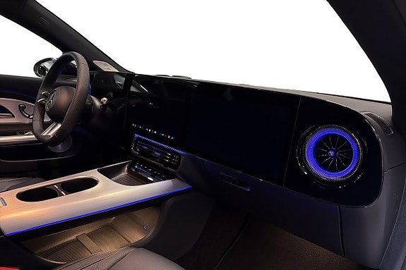 Mercedes-Benz CLA350 12 of 24