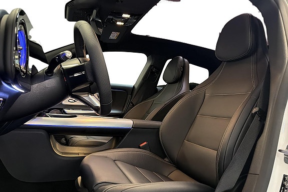 Mercedes-Benz CLA350 13 of 24