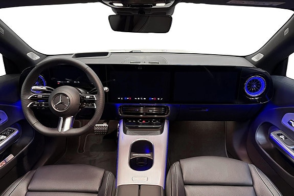 Mercedes-Benz CLA350 11 of 24