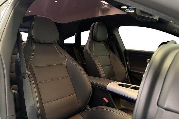 Mercedes-Benz CLA350 16 of 24