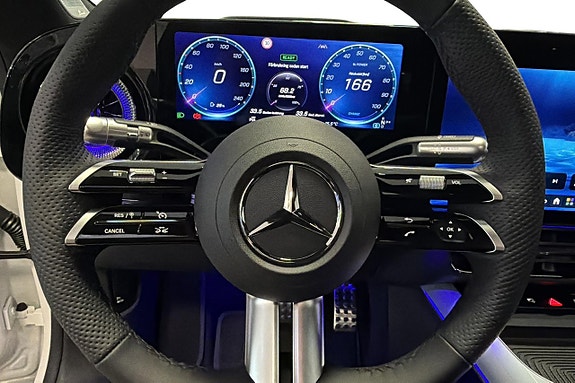 Mercedes-Benz CLA350 19 of 24