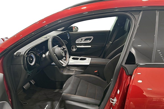Mercedes-Benz CLA350 11 of 14