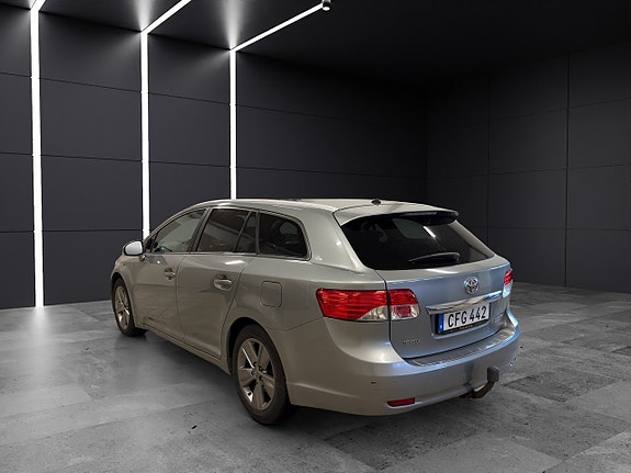 Toyota Avensis 4 of 5