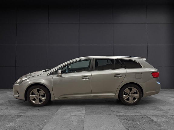 Toyota Avensis 3 of 5