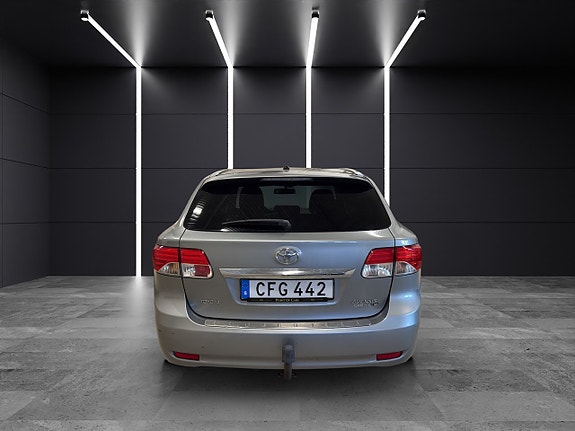 Toyota Avensis 5 of 5