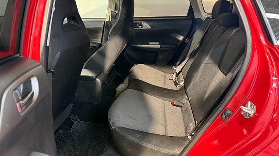 Subaru Impreza 7 of 13