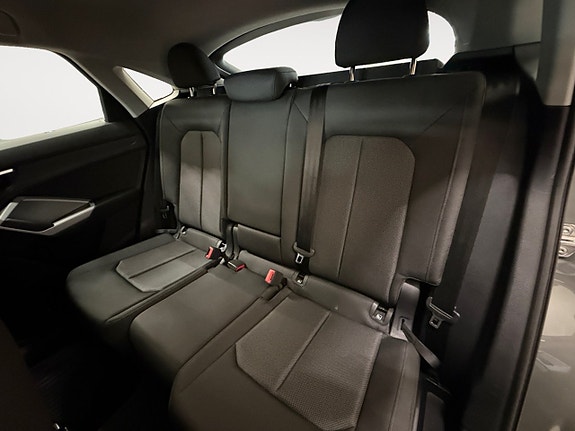 Audi Q3 15 of 19