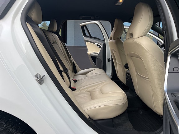 Volvo V60 11 of 21