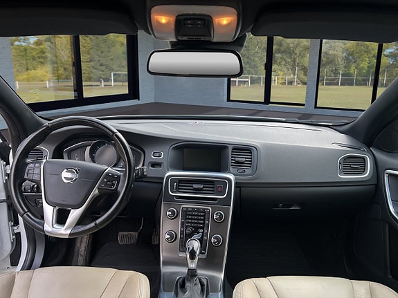 Volvo V60 14 of 21