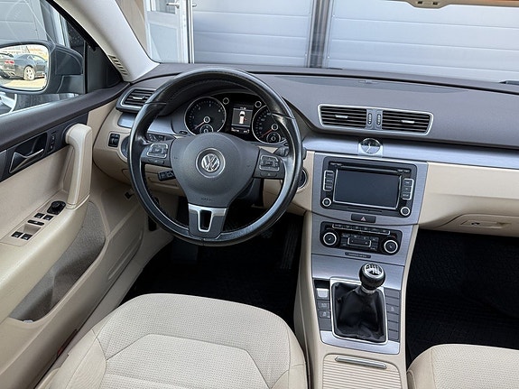 Volkswagen Passat 11 of 15