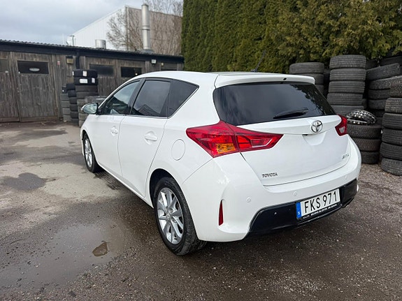 Toyota Auris 6 of 9