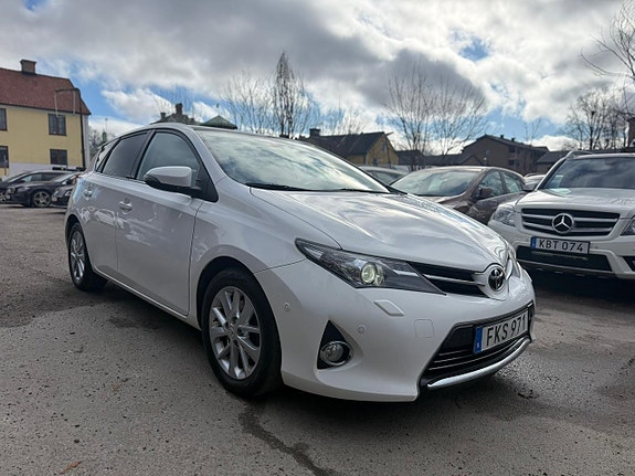 Toyota Auris 3 of 9