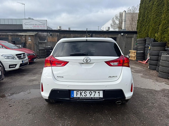 Toyota Auris 4 of 9