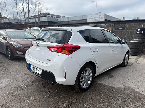 Toyota Auris 5 of 9