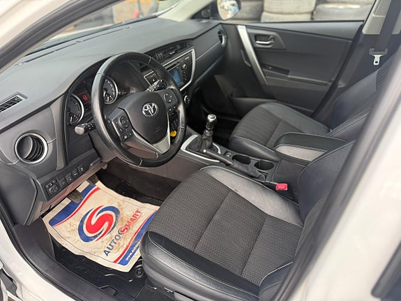 Toyota Auris 7 of 9