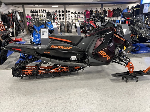 Polaris 9R Switchback Assault 146 2025 2 of 5