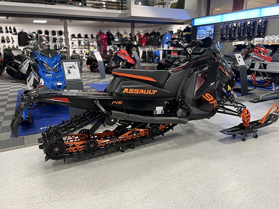 Polaris 9R Switchback Assault 146 2025 3 of 5