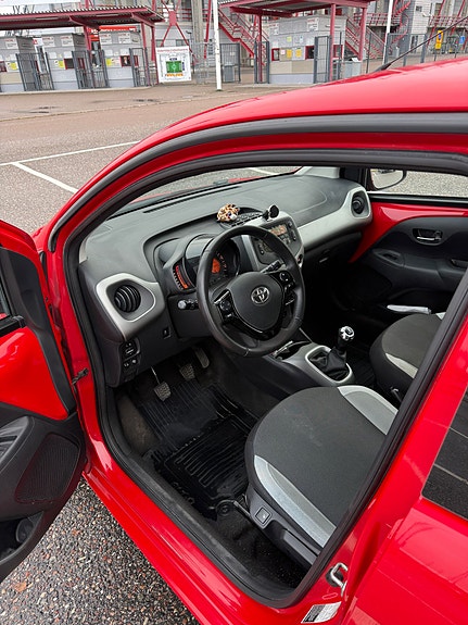 Toyota Aygo 4 of 12