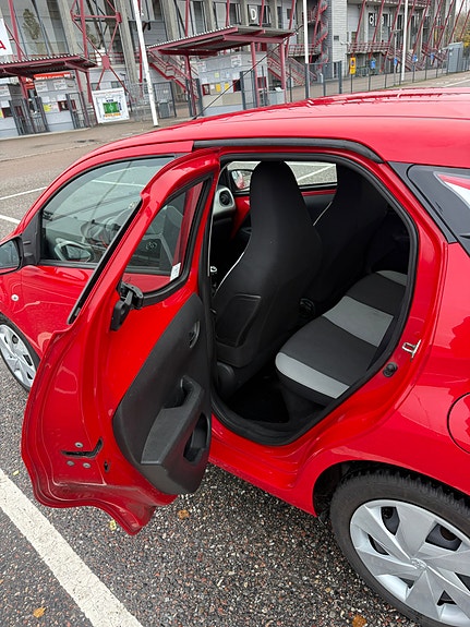 Toyota Aygo 5 of 12