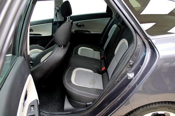 Kia Ceed 9 of 30