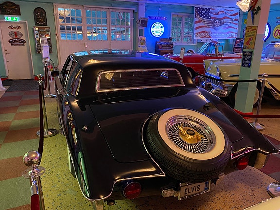 Stutz Blackhawk 2 of 30