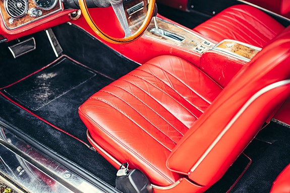Stutz Blackhawk 24 of 30