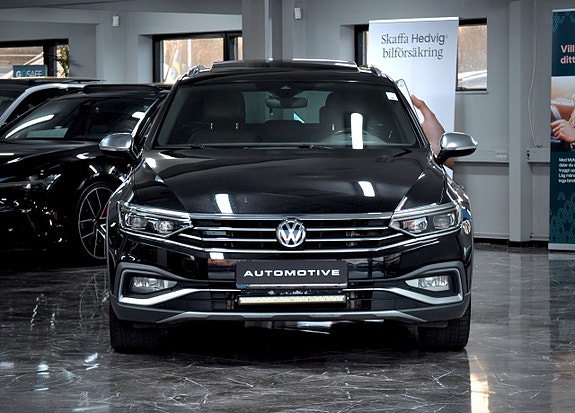 Volkswagen Passat Alltrack 2 of 5