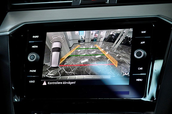 Volkswagen Passat Alltrack 14 of 18