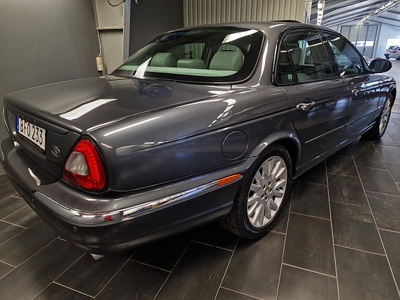 Jaguar XJ 6 of 13
