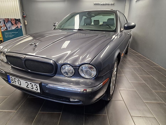 Jaguar XJ 2 of 13