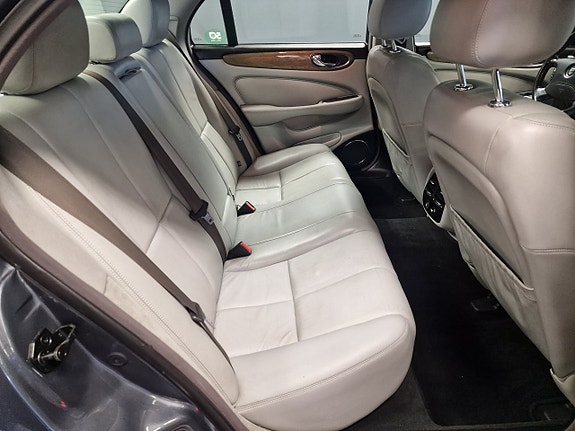 Jaguar XJ 8 of 13