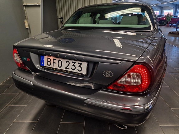 Jaguar XJ 5 of 13