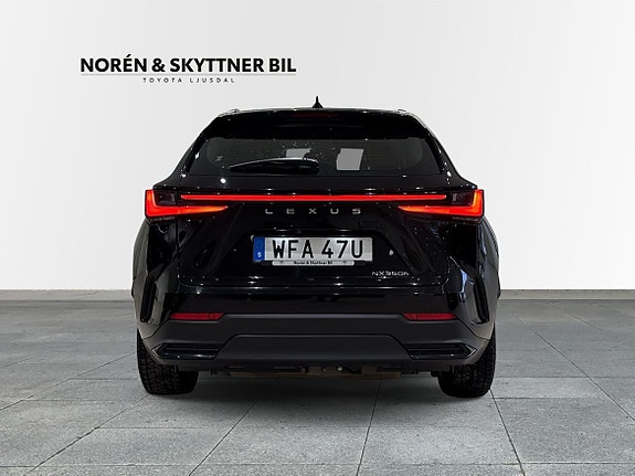 Lexus NX350h 4 of 5