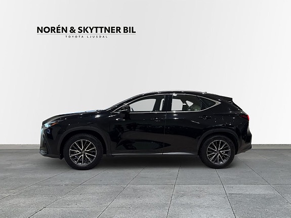 Lexus NX350h 3 of 5