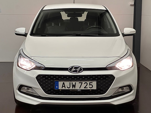 Hyundai i20 2 of 5