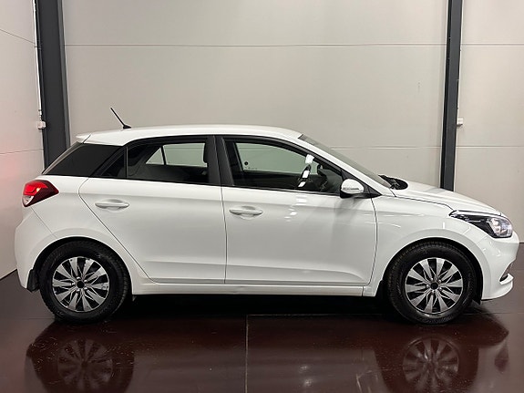 Hyundai i20 3 of 5