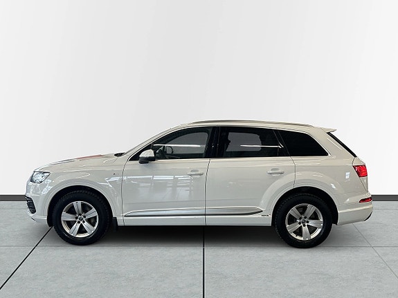 Audi Q7 4 of 5