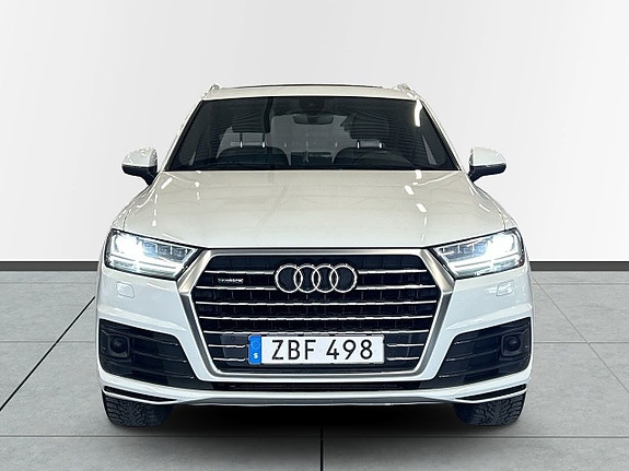Audi Q7 2 of 5