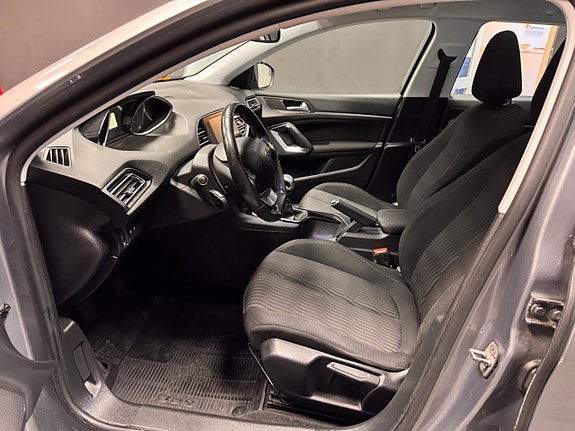 Peugeot 308 SW 7 of 12