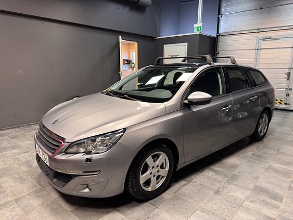 Peugeot 308 SW 2 of 12