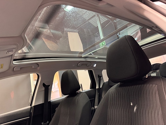 Peugeot 308 SW 11 of 12