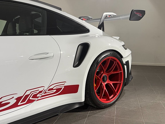 Porsche 911 GT3 RS 13 of 24