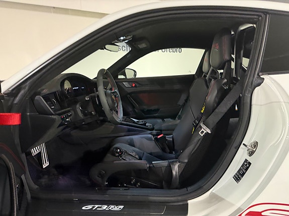 Porsche 911 GT3 RS 17 of 24