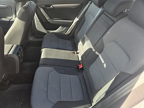 Volkswagen Passat 10 of 19