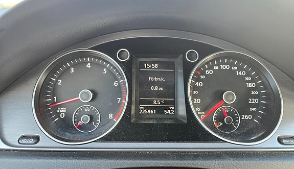 Volkswagen Passat 16 of 19
