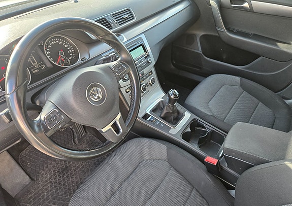 Volkswagen Passat 9 of 19