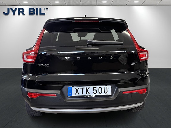 Volvo XC40 4 of 5